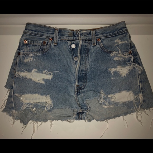 Levis ripped denim shorts - Picture 1 of 5